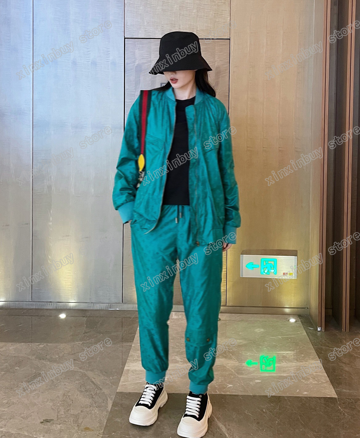 22ss Designers Nylon Jackets Women Suits Dark pattern flower pockets zipper coat baseball Streetwear green gray XS-L, Green pant
22ss Designers Nylon Jackets Women Suits Dark pattern flower pockets zipper coat baseball Streetwear green gray XS-L, Green pant
