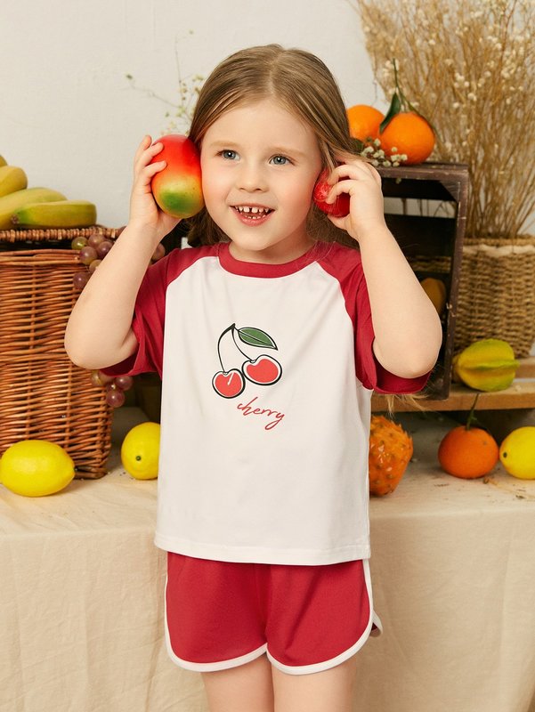 Toddler Girls Raglan Sleeve Cherry and Letter Print Top & Dolphin Shorts Set SHE