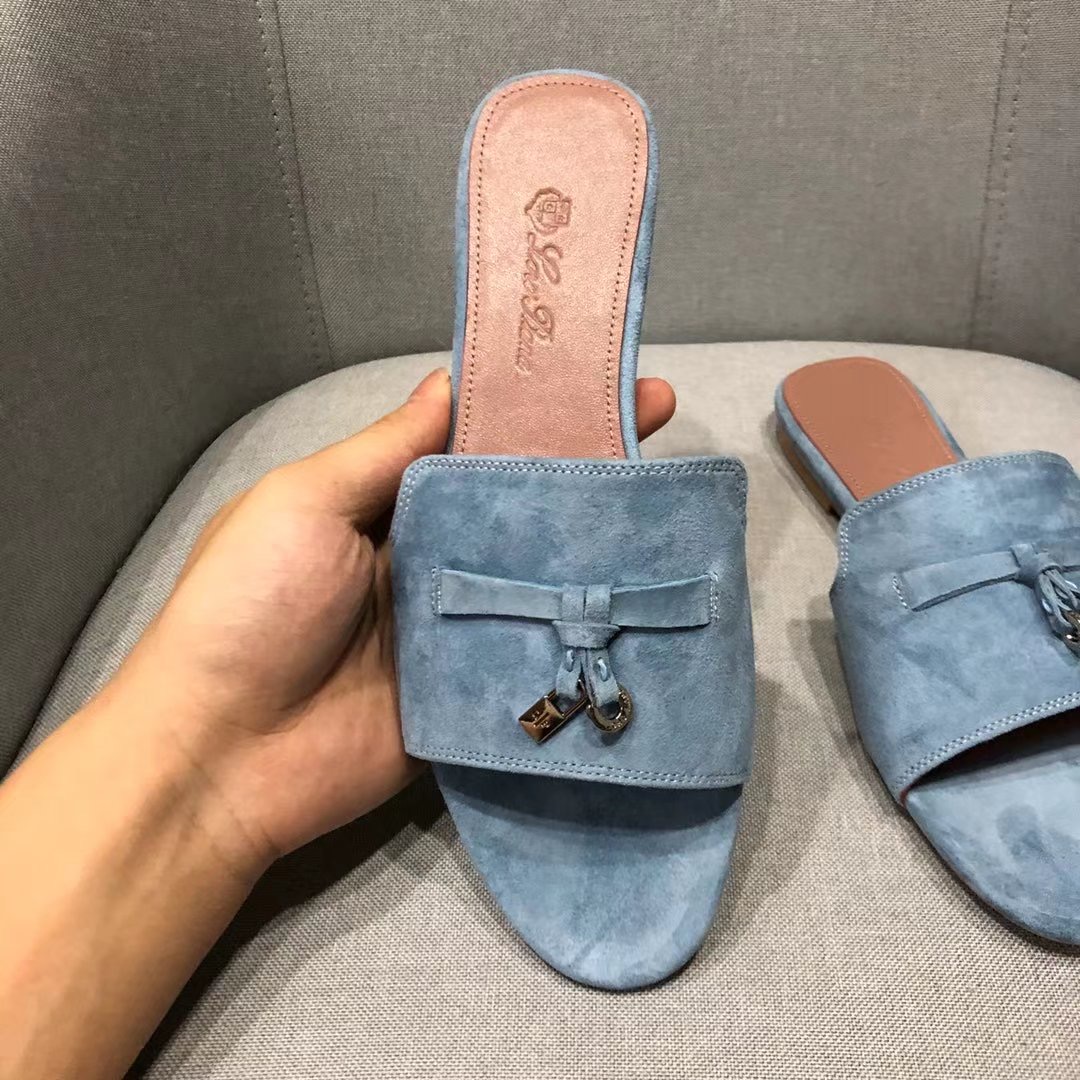 LORO PIANA Summer Charms slides embellished suede slippers Luxe sandals shoes Genuine leather open toe casual flats for women Luxury Designe, Ice blue
LORO PIANA Summer Charms slides embellished suede slippers Luxe sandals shoes Genuine leather open toe casual flats for women Luxury Designe, Ice blue