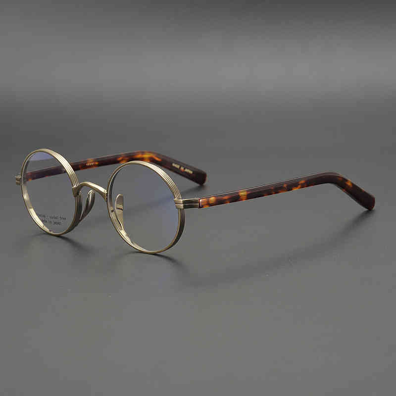 collection of John Lennon's small round frame of China style glasses
collection of John Lennon's small round frame of China style glasses