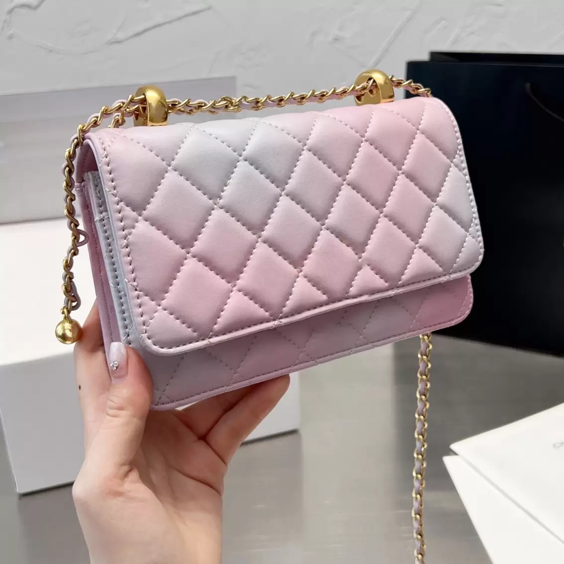 20cm Womens Pink Painted Woc Flap Bag Calfskin Classic Quilted Gold Metal Chain Hardware Adjuster Shoulder Crossbody Wallet Designer Luxury, Box
20cm Womens Pink Painted Woc Flap Bag Calfskin Classic Quilted Gold Metal Chain Hardware Adjuster Shoulder Crossbody Wallet Designer Luxury, Box