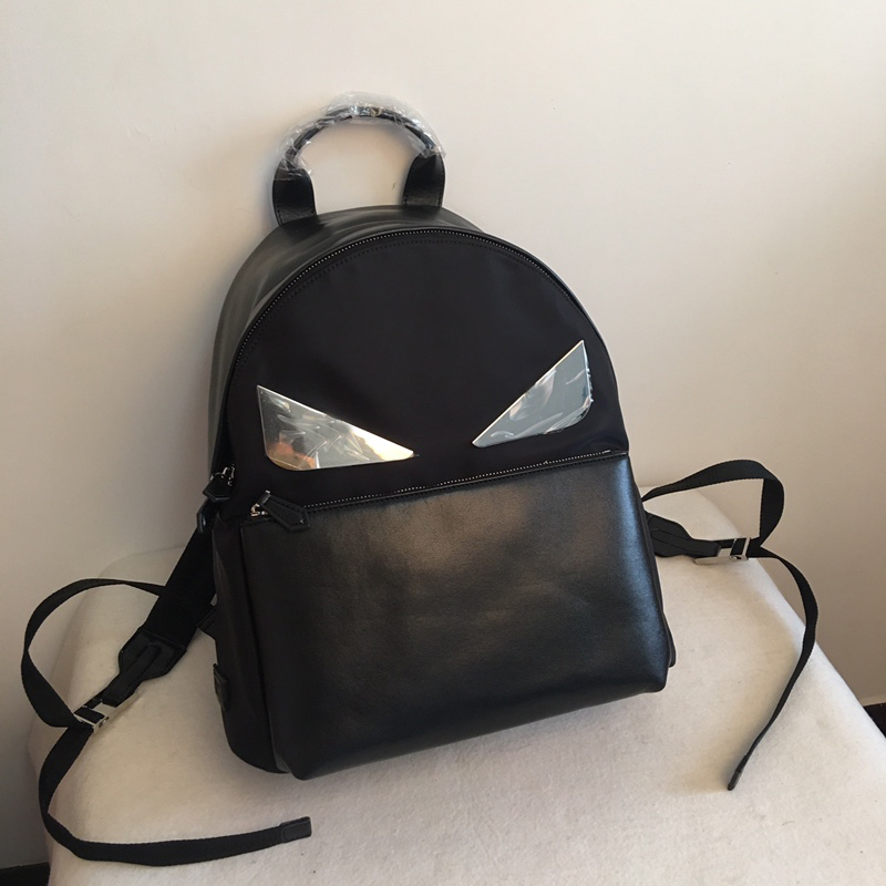 2022 Classic Fashion Bag Black Waterproof Women's Men's Backpack Style Bag Duffle Bag Unisex Shoulder Handbag 30cm, Beige
2022 Classic Fashion Bag Black Waterproof Women's Men's Backpack Style Bag Duffle Bag Unisex Shoulder Handbag 30cm, Beige