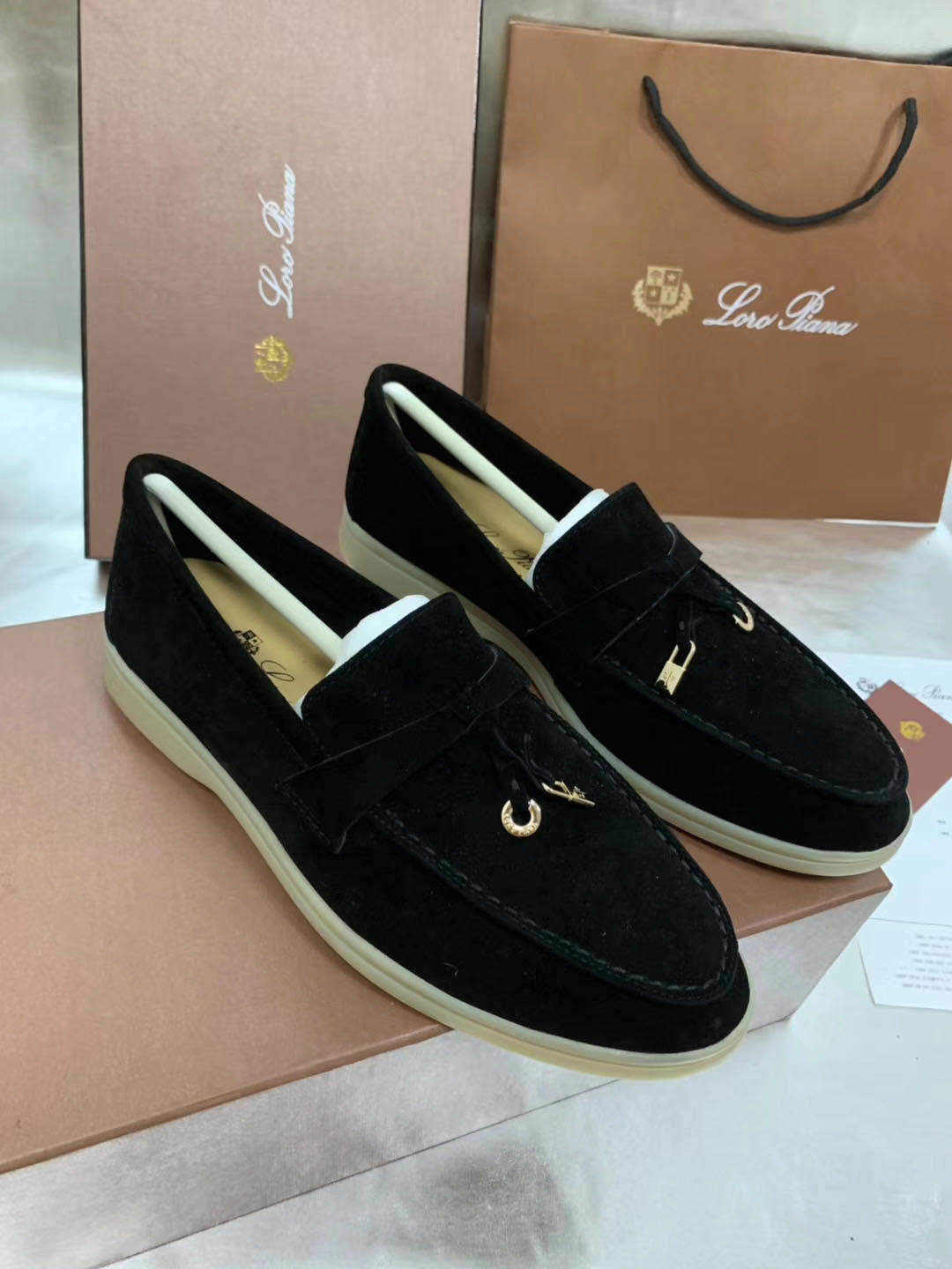 Designer-Nice Velvety Leather British Style Dress Shoes Versatile Mens Women Lock Designer Loro Walk Casual Shoe Loafers 35-44, Blue
Designer-Nice Velvety Leather British Style Dress Shoes Versatile Mens Women Lock Designer Loro Walk Casual Shoe Loafers 35-44, Blue