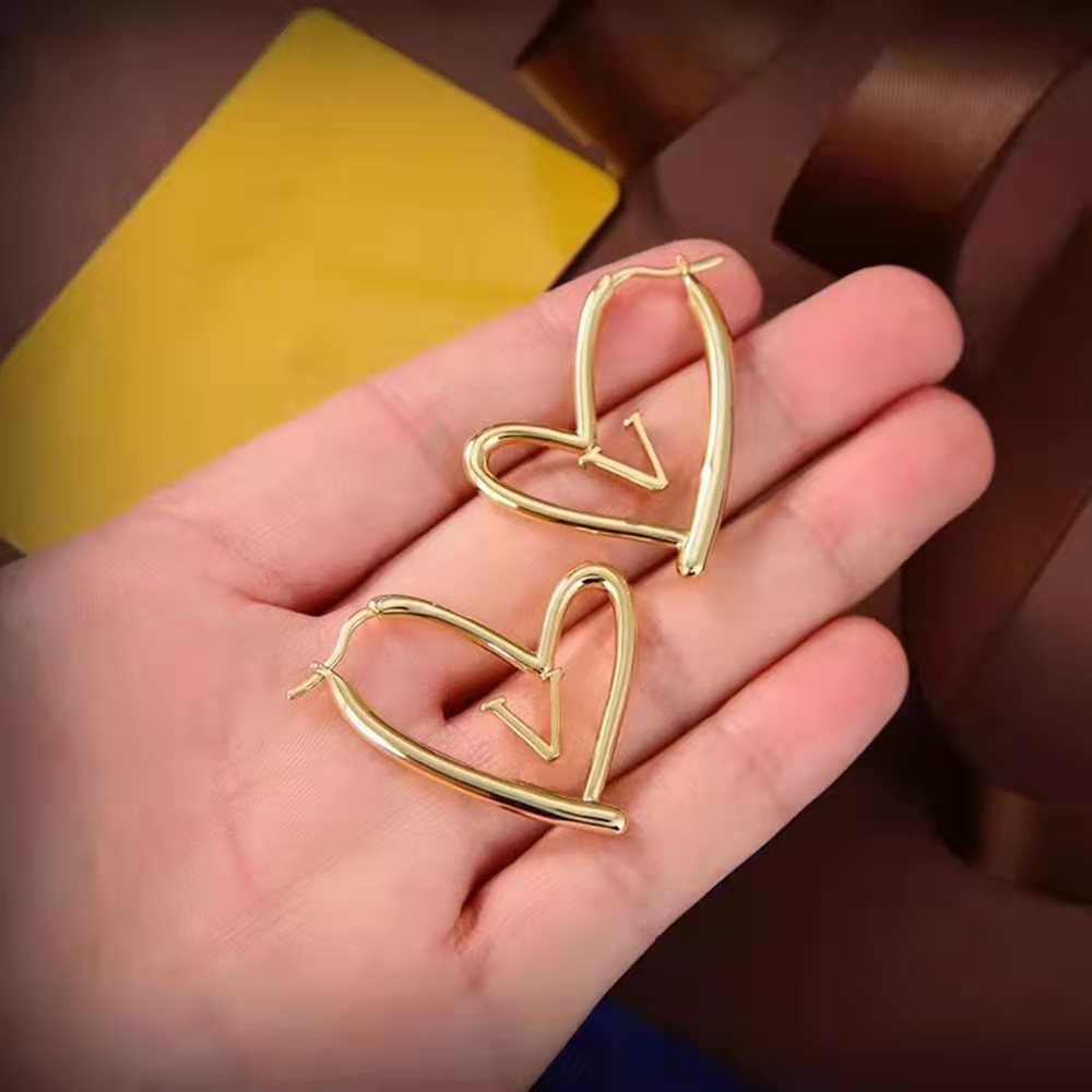 Classic Luxury Glamour Earring For Women European Fashion Hoop Earrings Designer High Quality Stainless Steel 18K Gold Plated Earrings Jewelry
Classic Luxury Glamour Earring For Women European Fashion Hoop Earrings Designer High Quality Stainless Steel 18K Gold Plated Earrings Jewelry