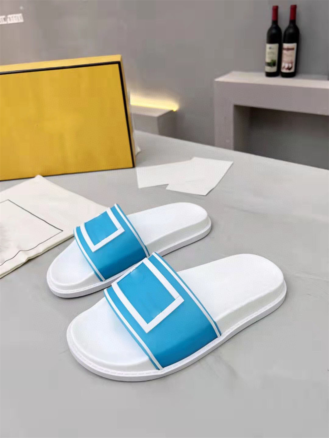 2022 Designer Men Slippers Baguette Rubber Slides Sandal Luxury Woman Beach Slipper Slide Mule Size 4-11
2022 Designer Men Slippers Baguette Rubber Slides Sandal Luxury Woman Beach Slipper Slide Mule Size 4-11