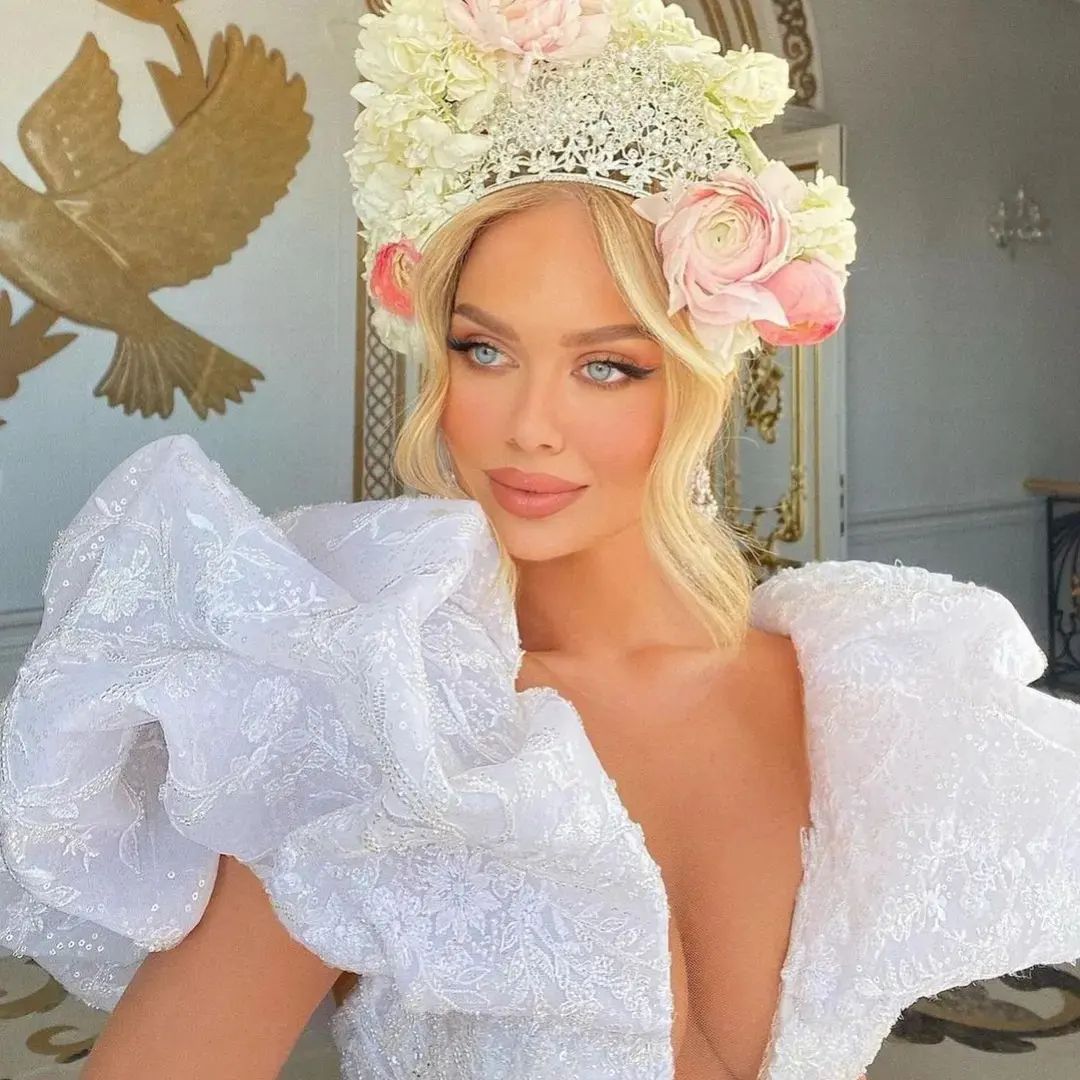 Luxury Princess Lace Wedding Dress Sexy Deep V Neck Backless Ball Gown Custom Made Floor Length Saudi Arabic Bridal Gowns