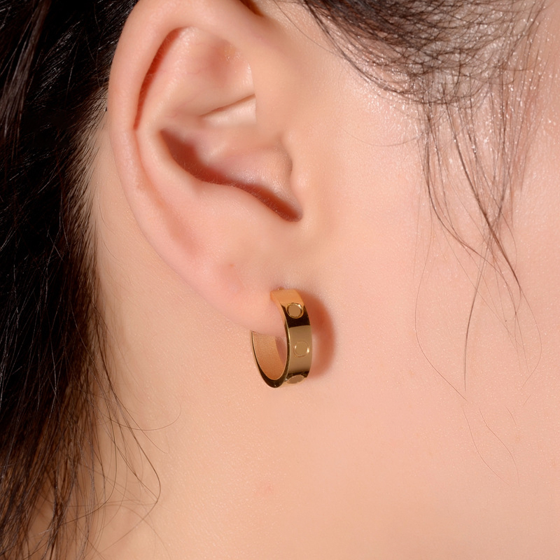 Designer couple earrings Luxury gold hoop huggie earring fashion letter printed jewelry Hip Hop Studs women 316L Stainless Steel love jewelries trendy never fade
Designer couple earrings Luxury gold hoop huggie earring fashion letter printed jewelry Hip Hop Studs women 316L Stainless Steel love jewelries trendy never fade