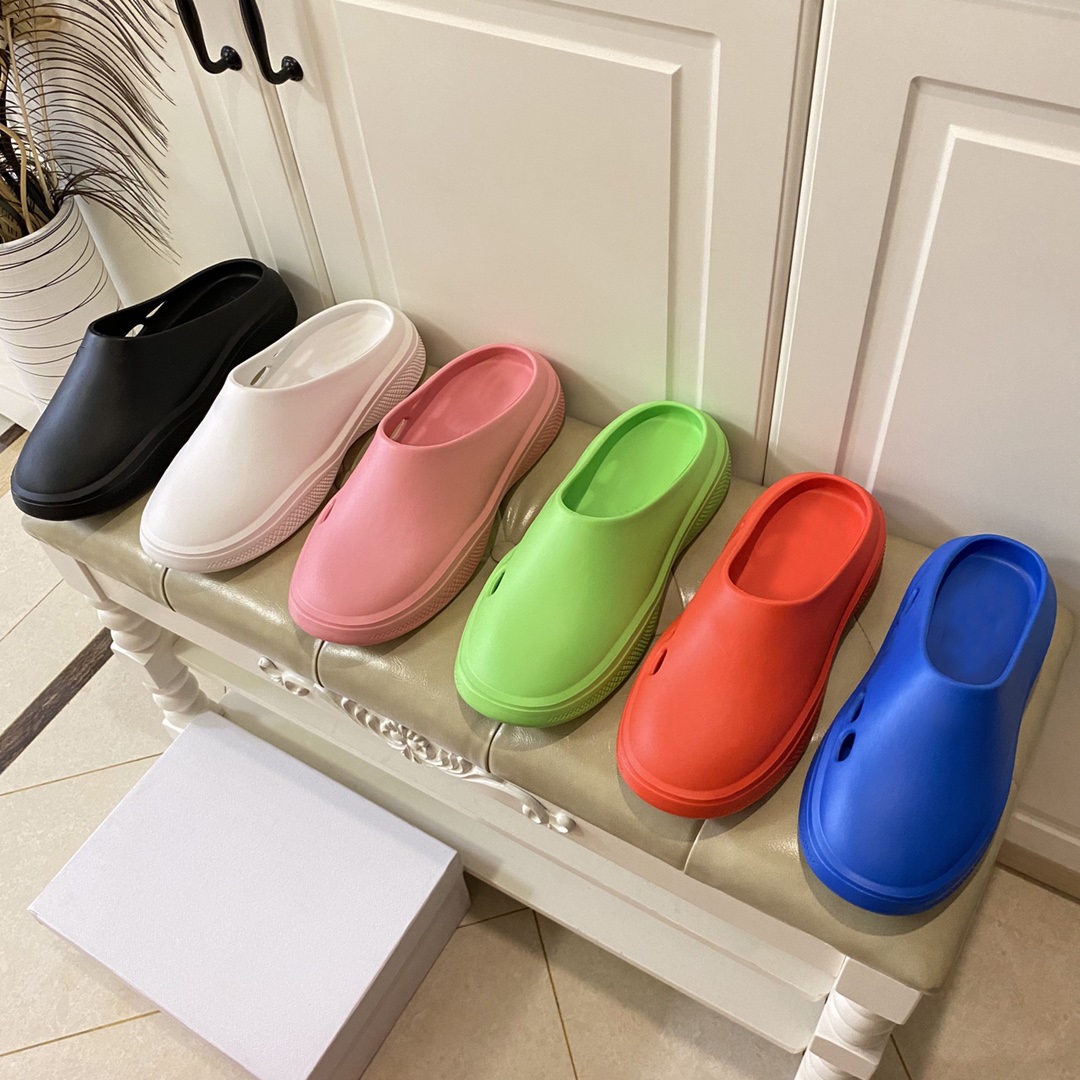 Milano Summer Sandals For Men Women Soft Foam Rubber Muller Shoes Black White Pink Fashion Beach Shoes Trend Triangle Designer Slides Flats Sliders sandale Slipper
Milano Summer Sandals For Men Women Soft Foam Rubber Muller Shoes Black White Pink Fashion Beach Shoes Trend Triangle Designer Slides Flats Sliders sandale Slipper
