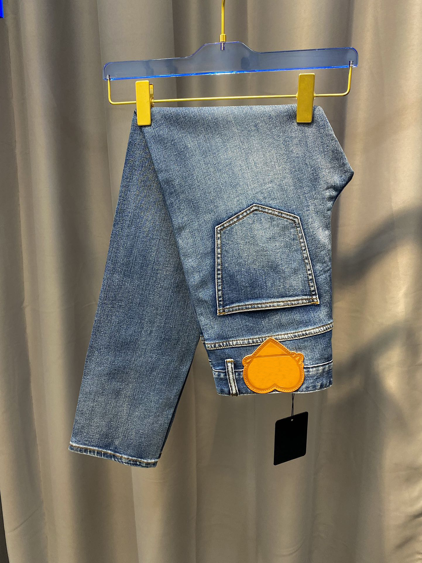 Spring and summer 2022 new fashion brand designer jeans ~ high quality comfortable breathable material leather stitching design mens luxury blue pencil jeans
Spring and summer 2022 new fashion brand designer jeans ~ high quality comfortable breathable material leather stitching design mens luxury blue pencil jeans