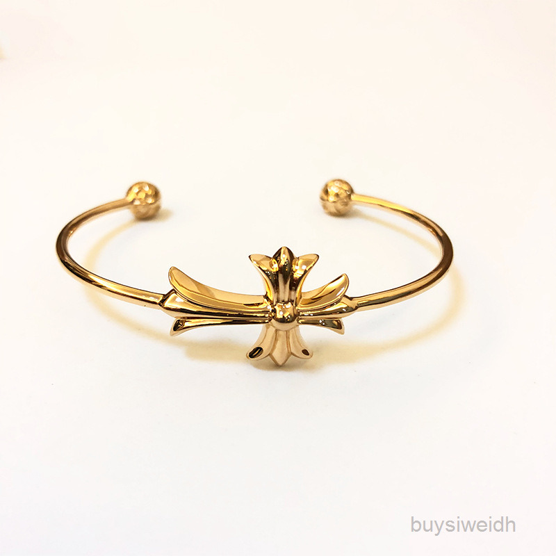 Designer Ch Bracelet Chrome Classic Lovers Open Cross Dark Minority Hand Ornament New Old Jewelry Hearts Chain Lover Gifts Fashion Luxury Accessories Mur7
Designer Ch Bracelet Chrome Classic Lovers Open Cross Dark Minority Hand Ornament New Old Jewelry Hearts Chain Lover Gifts Fashion Luxury Accessories Mur7