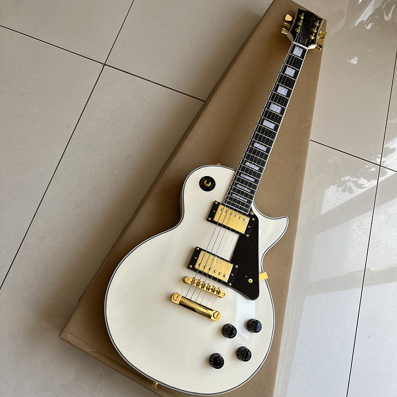 Classic electric guitar white bright face body good handle good timbre Seiko made free delivery to home
Classic electric guitar white bright face body good handle good timbre Seiko made free delivery to home