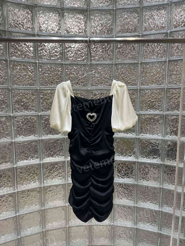 Womens Dresses 2022ss Summer French V-neck Pleated Waist Dress High Quality Luxury Dress Designer Women Clothing
Womens Dresses 2022ss Summer French V-neck Pleated Waist Dress High Quality Luxury Dress Designer Women Clothing