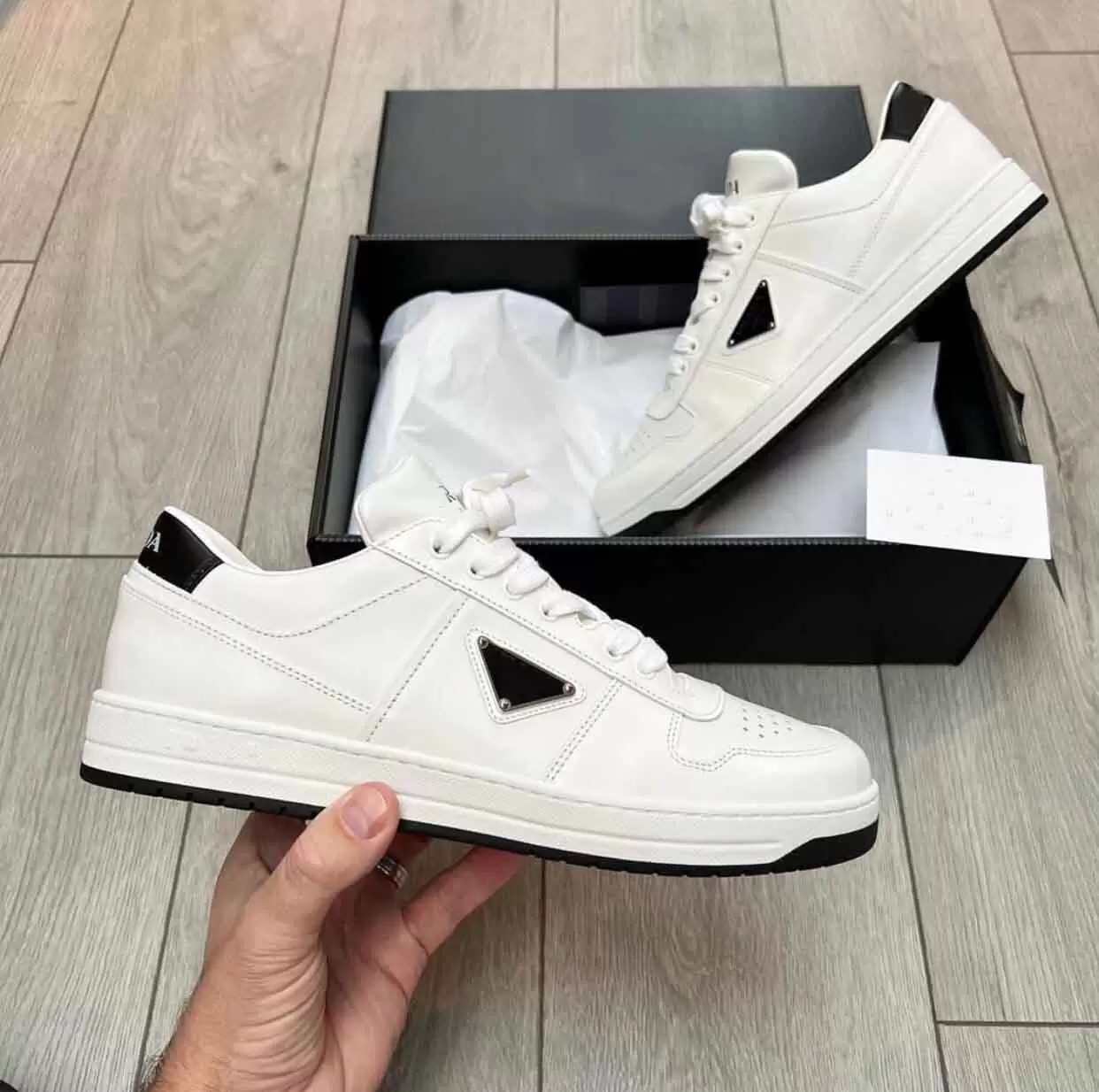 Top Luxury PRAX 1 District Leather Sneakers Shoes Fabric Re-Nylon Chunky Rubber Triangle Lightweight Casual Comfort Men Skateboard Walking EU38-46
Top Luxury PRAX 1 District Leather Sneakers Shoes Fabric Re-Nylon Chunky Rubber Triangle Lightweight Casual Comfort Men Skateboard Walking EU38-46