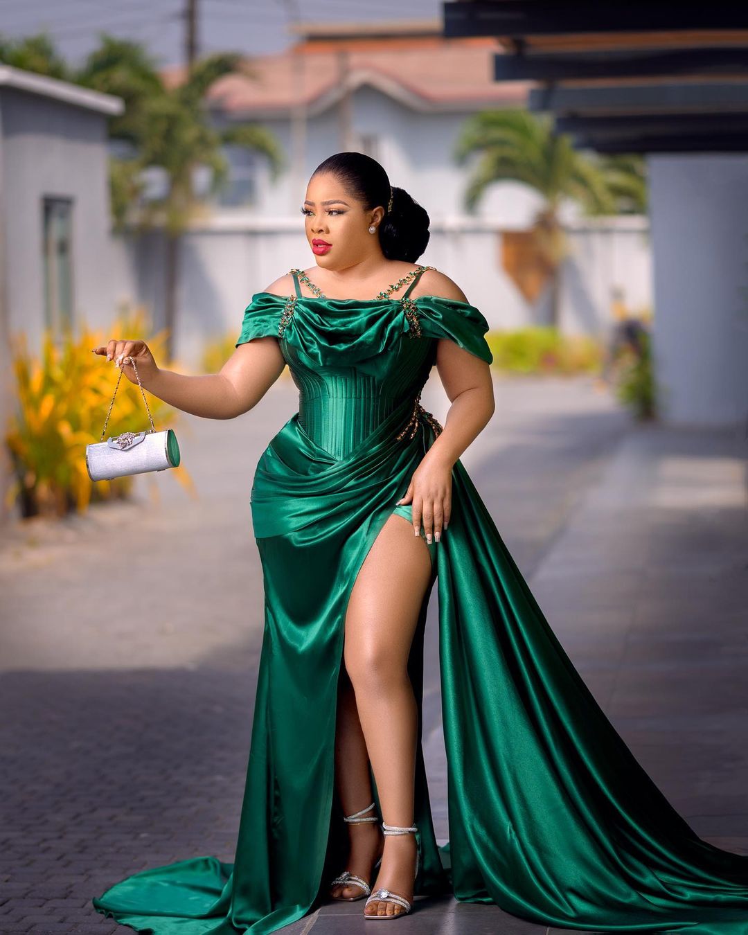 2022 Plus Size Arabic Aso Ebi Hunter Green Stylish Prom Dresses Beaded Crystals Evening Formal Party Second Reception Birthday Engagement Gowns Dress 