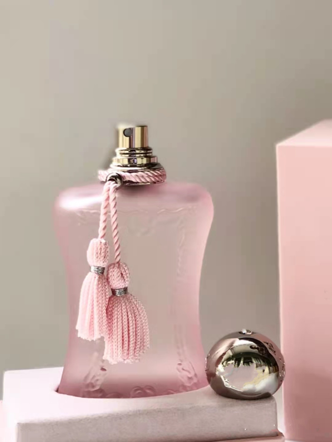Woman lady perfumes sexy fragrance spray 75ml Delina eau de parfum EDP La Rosee Perfume charming royal essence fast ship
Woman lady perfumes sexy fragrance spray 75ml Delina eau de parfum EDP La Rosee Perfume charming royal essence fast ship