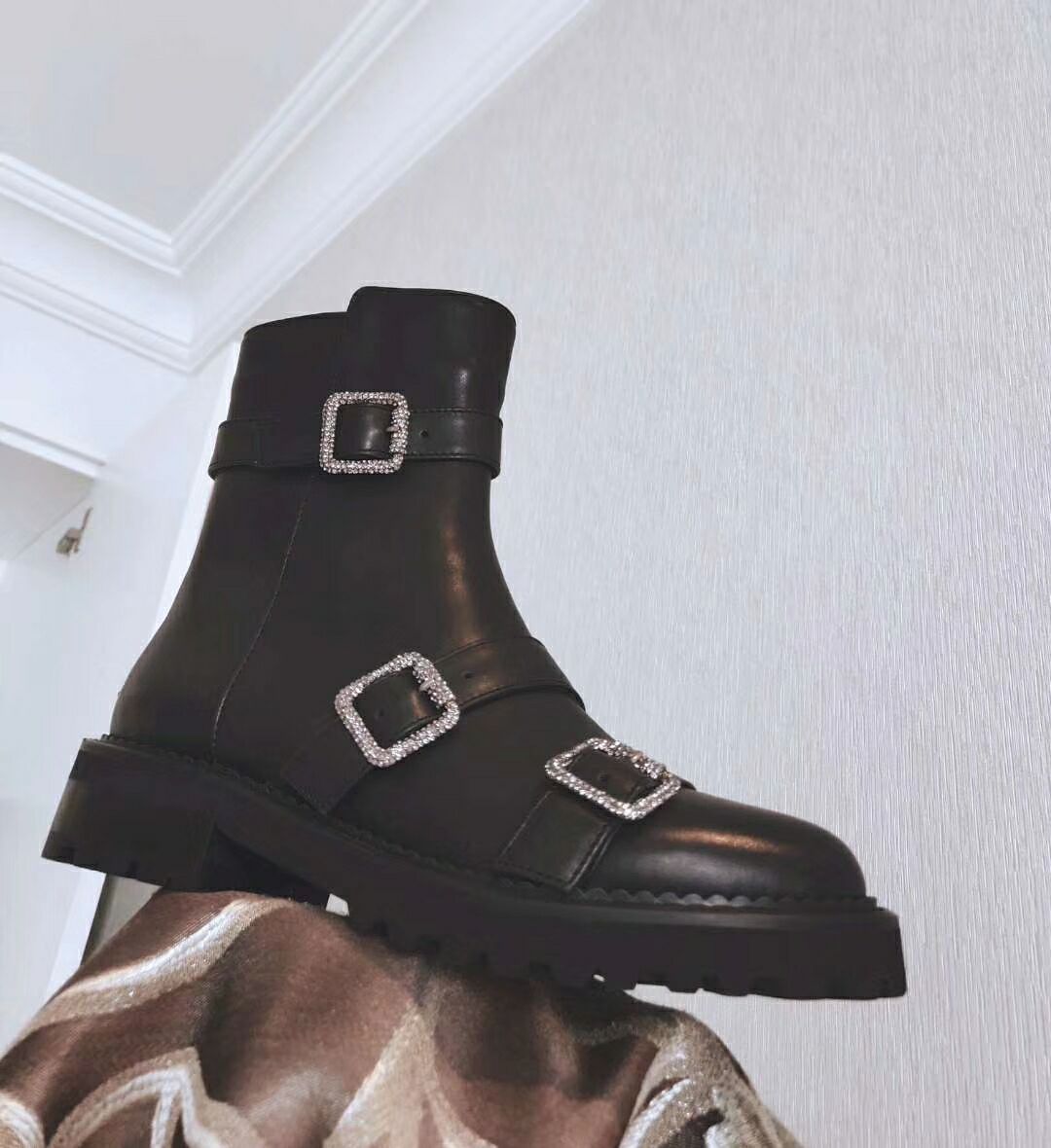 Fashion-Europ style Women's shoes winter boots high quality leather fashion leisure classic sexy British stitching ladies letters Martin, Black
Fashion-Europ style Women's shoes winter boots high quality leather fashion leisure classic sexy British stitching ladies letters Martin, Black