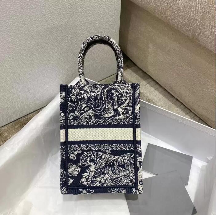 Mini Tote HandbagBright light Matte Saddle Phone Bags Women Luxurys Designers fashion letter shoulder Oblique Messenger bag Designer, Other
Mini Tote HandbagBright light Matte Saddle Phone Bags Women Luxurys Designers fashion letter shoulder Oblique Messenger bag Designer, Other