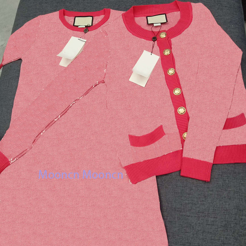 New Designer Women Sweater Dress Set Double Letter Jacquard Cardigan Jacket Spuer Soft Elastic Sweaters Knitted Dresses Coat Sweatshirts 2, Freight dhl
New Designer Women Sweater Dress Set Double Letter Jacquard Cardigan Jacket Spuer Soft Elastic Sweaters Knitted Dresses Coat Sweatshirts 2, Freight dhl