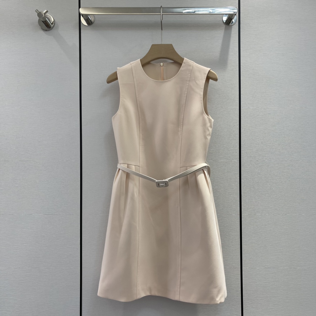 22 European and American luxury Casual Dresses designers design slim fitting round neck vest dress in early autumn, Champagne
22 European and American luxury Casual Dresses designers design slim fitting round neck vest dress in early autumn, Champagne