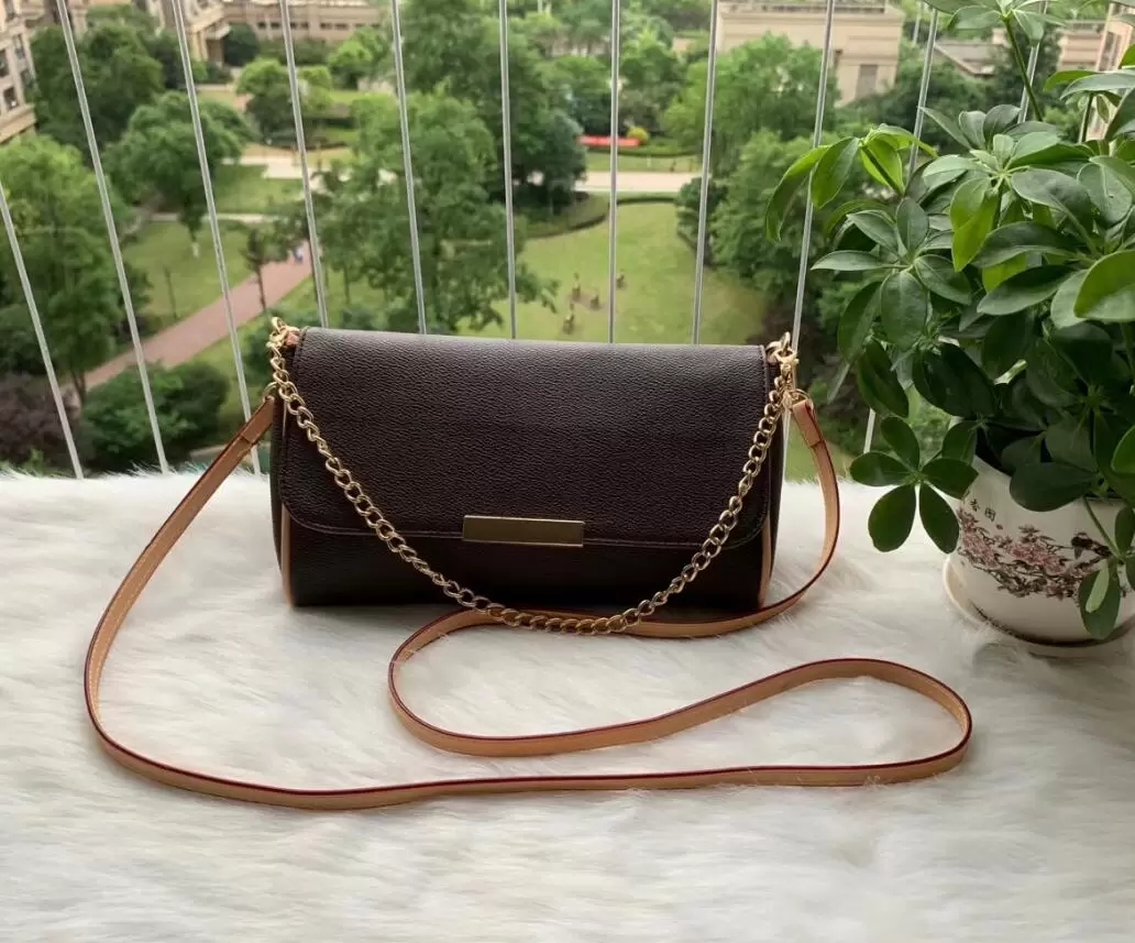 Designer ladies Totes hand-held leather luxury goods classic fashion top quality brand one-shoulder zipper with box
Designer ladies Totes hand-held leather luxury goods classic fashion top quality brand one-shoulder zipper with box