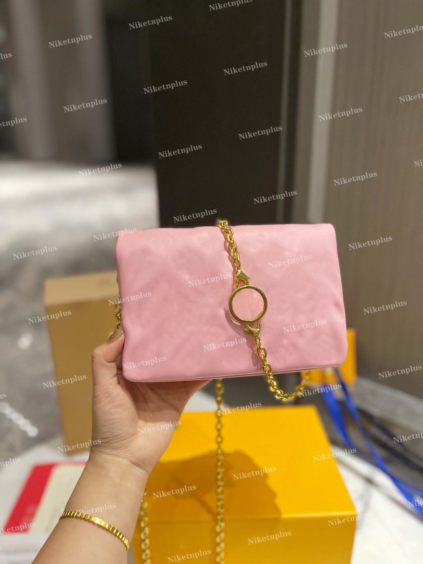 2022 Mini Cousin chain bags Designers Luxurys Shoulder Bags Woman Fashion Forward Women Crossbody Top Quality Purse Wallet, #1
2022 Mini Cousin chain bags Designers Luxurys Shoulder Bags Woman Fashion Forward Women Crossbody Top Quality Purse Wallet, #1