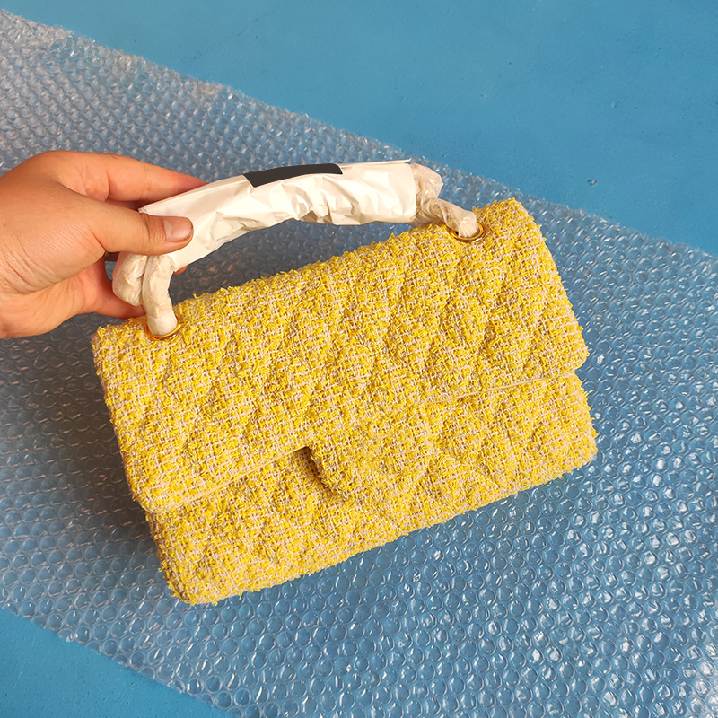 Womens 25CM Classic Doule Flap Rectangle Bags Quilted Tweed Creamy Yellow Braided Shoulder Packet Vintage France Ladies Famous Desinger Clutch Luxury Handbags, Box
Womens 25CM Classic Doule Flap Rectangle Bags Quilted Tweed Creamy Yellow Braided Shoulder Packet Vintage France Ladies Famous Desinger Clutch Luxury Handbags, Box