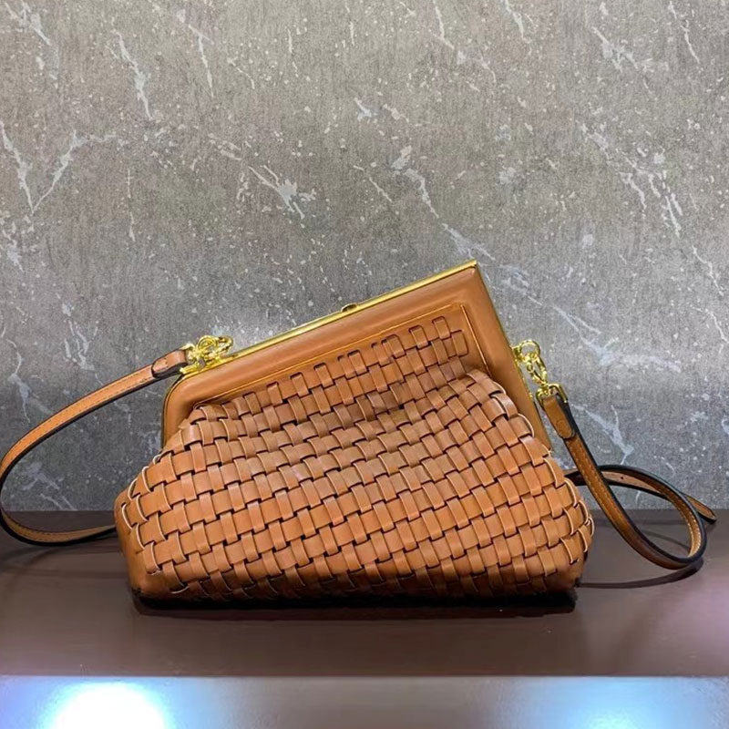 Weave Hobos Handbag Women Clutch Bag Leather Crossbody Bags Dumplings Handbags Detachable Shoulder Strap Large f Metal Buckle Multiple Colors
Weave Hobos Handbag Women Clutch Bag Leather Crossbody Bags Dumplings Handbags Detachable Shoulder Strap Large f Metal Buckle Multiple Colors