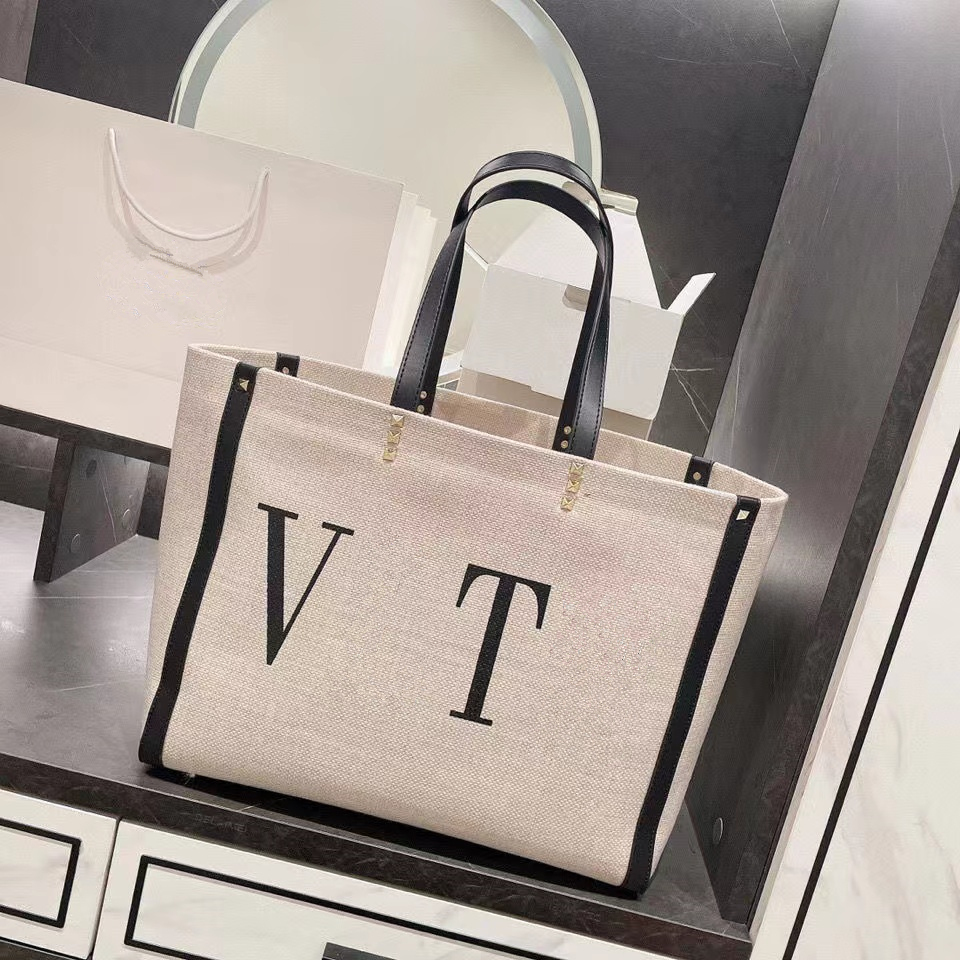 Top quality Genuine designer bag leather big Nylon Women's men tote famous Crossbody Bags Luxury fashion wallet Shopping Camera card pockets handbag Shoulder Bag, Red 
Top quality Genuine designer bag leather big Nylon Women's men tote famous Crossbody Bags Luxury fashion wallet Shopping Camera card pockets handbag Shoulder Bag, Red