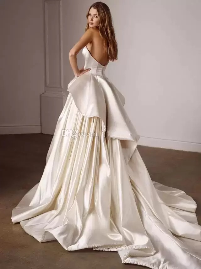 Simple And Stylish Princess Ball Gown Wedding Dresses Strapless Medium Sleeve Satin Plus Size Custom Made or Length Train Vintage Robes De Soiree