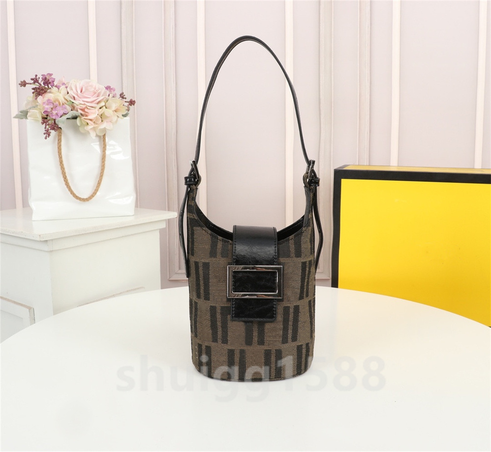 Luxurys designers bags fashion women's Cross print handbag women's Leather Shoulder Bag Wallet 2022 Mini bucket., Brown
Luxurys designers bags fashion women's Cross print handbag women's Leather Shoulder Bag Wallet 2022 Mini bucket., Brown