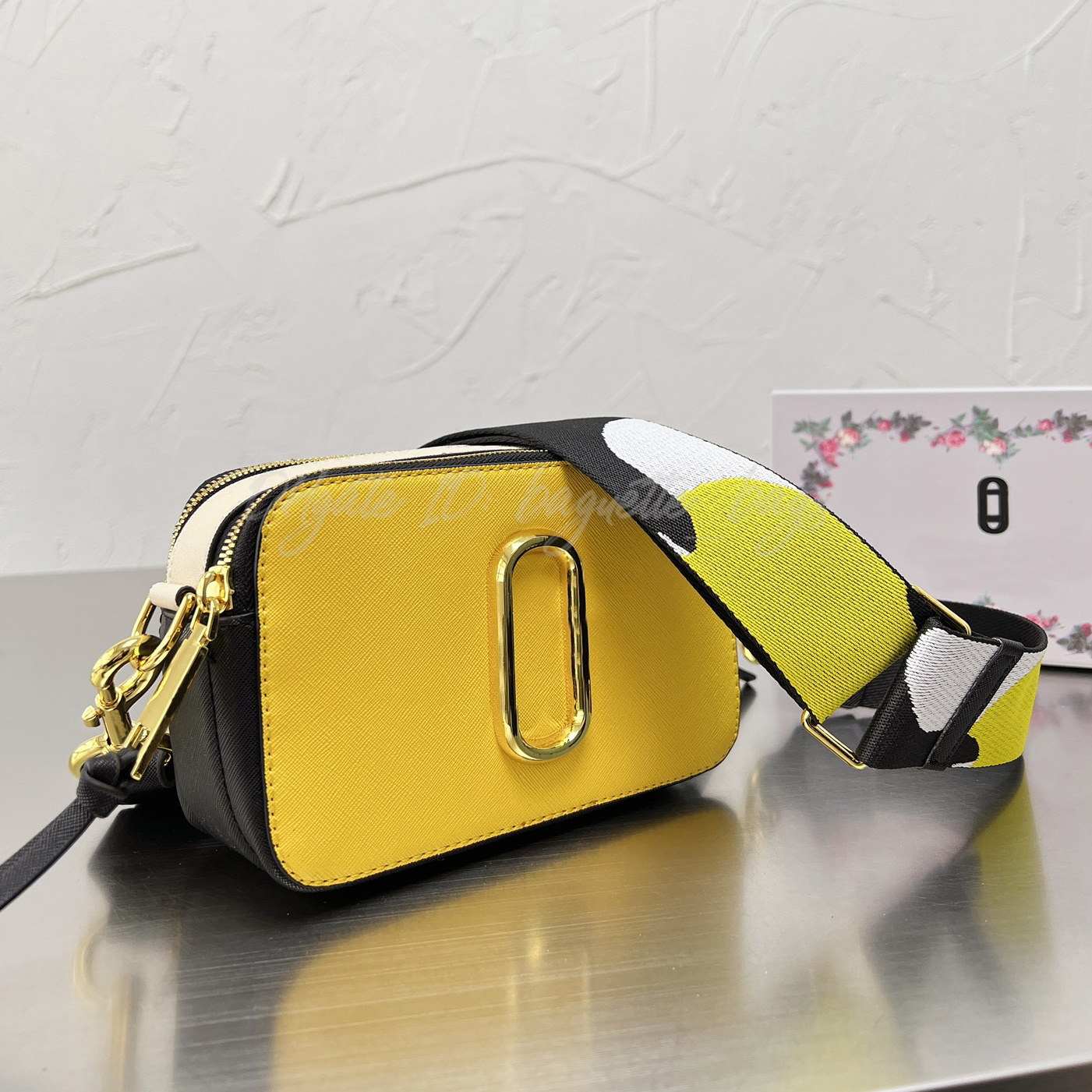 Designer luxury shoulder bag lady vintage totes shopping phone bags casual purses versatile messenger women fashion clutch bag classic crossbody wallet handbags, Not sold separately
Designer luxury shoulder bag lady vintage totes shopping phone bags casual purses versatile messenger women fashion clutch bag classic crossbody wallet handbags, Not sold separately