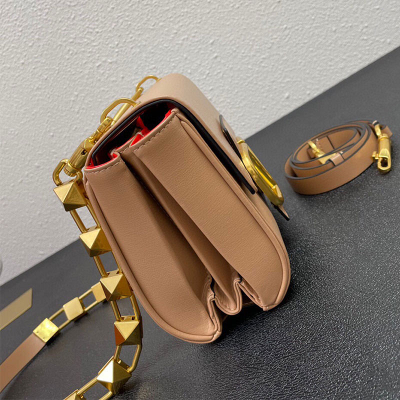 soft Calf leather big V Small square bag 5A top quality designer rivet chain shoulder bags ladies crossbody bags casual purse womens handbag pink, Red
soft Calf leather big V Small square bag 5A top quality designer rivet chain shoulder bags ladies crossbody bags casual purse womens handbag pink, Red