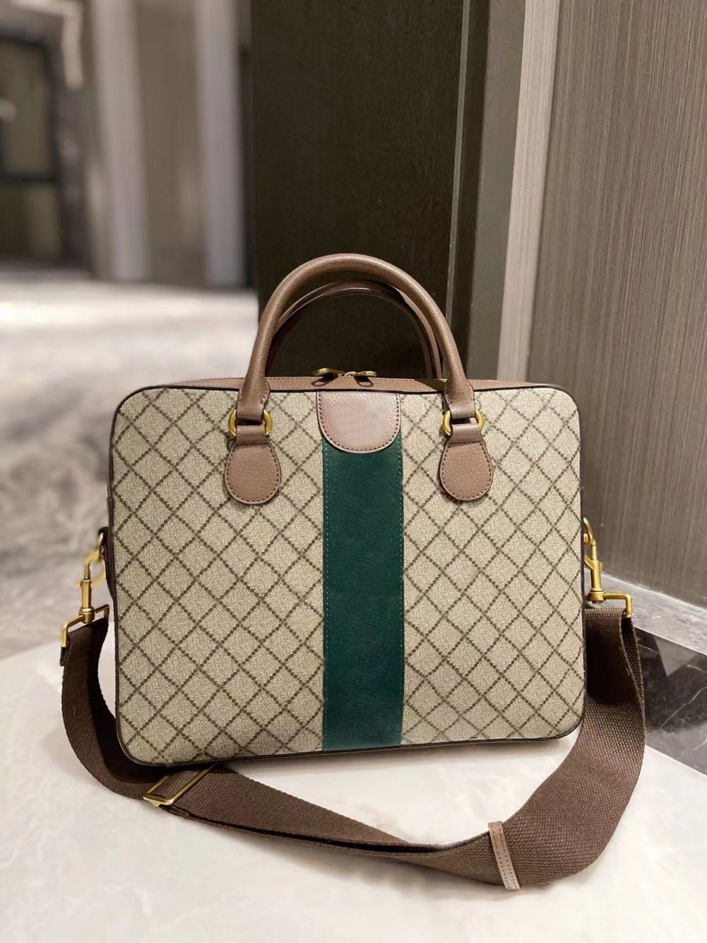 Top Quality Briefcases Men Designer Bag Shoulder Crossbody Bags For Mens Genuine Leather Computer Package Briefcase Large Capacity Totes, Make up the difference
Top Quality Briefcases Men Designer Bag Shoulder Crossbody Bags For Mens Genuine Leather Computer Package Briefcase Large Capacity Totes, Make up the difference