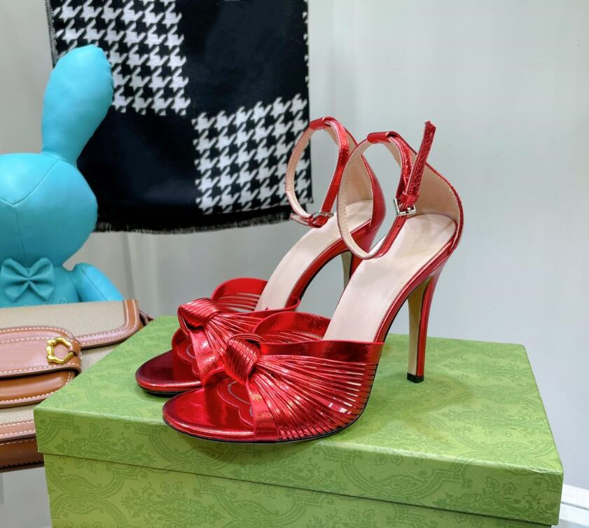 Latest Ladies Sandals Stiletto Heel Round Toe Front With Flower Decoration Back Ankle Strap Buckle Dress Casual Banquet Fashion Fashion Shiny Leather 