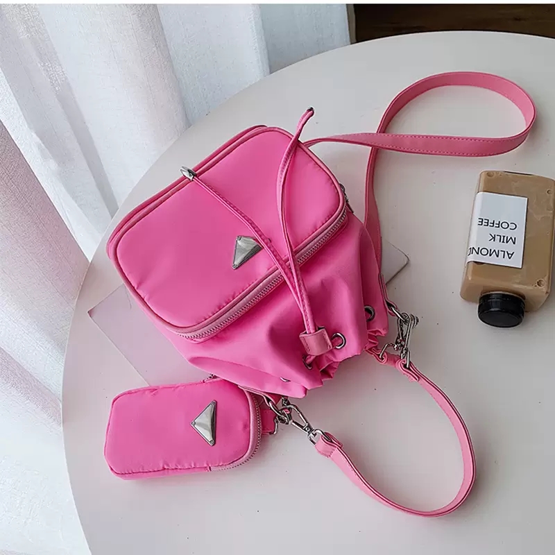 Fashion Shoulder Bags Drawstring tote Bag Designer Cross body Nylon Luxury Totes High-quality Mother child package Different colors Softness Backpack
Fashion Shoulder Bags Drawstring tote Bag Designer Cross body Nylon Luxury Totes High-quality Mother child package Different colors Softness Backpack
