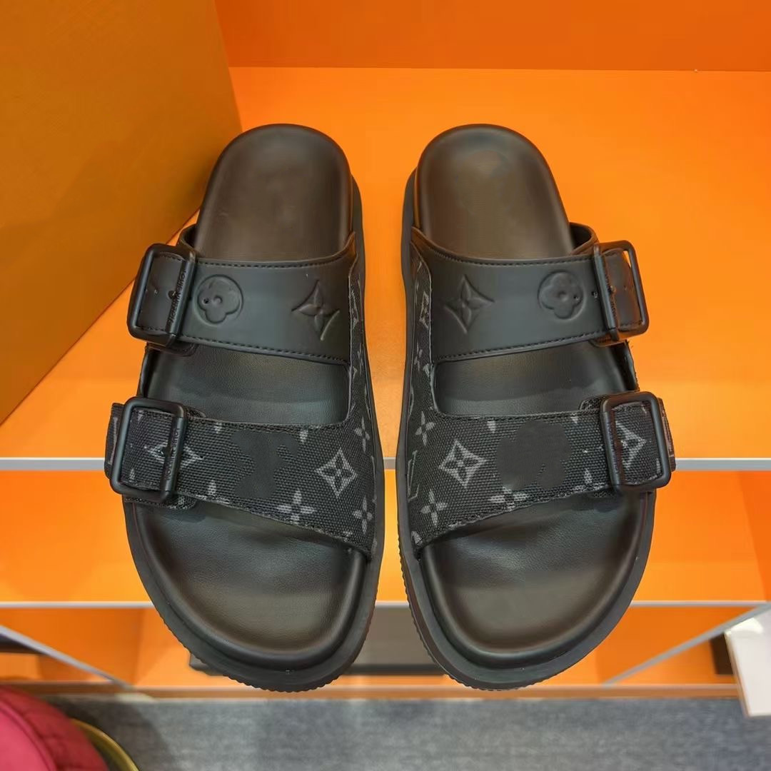 Italy Men TRAINER slippers Designer shoes Brand L Run Away Sneakers Casual Runner Shoe luxury loafers mules men Sandals Slides Slippers 38-46 cc98
Italy Men TRAINER slippers Designer shoes Brand L Run Away Sneakers Casual Runner Shoe luxury loafers mules men Sandals Slides Slippers 38-46 cc98