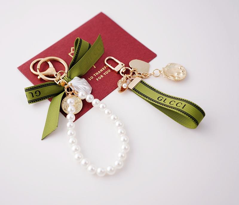 Keychains Vintage Green Bowknot Chain Keychain With Fur Ball For Women Key Chains Ring Car Bag Pendent Charm Airpods Accessories X129Keychai
Keychains Vintage Green Bowknot Chain Keychain With Fur Ball For Women Key Chains Ring Car Bag Pendent Charm Airpods Accessories X129Keychai