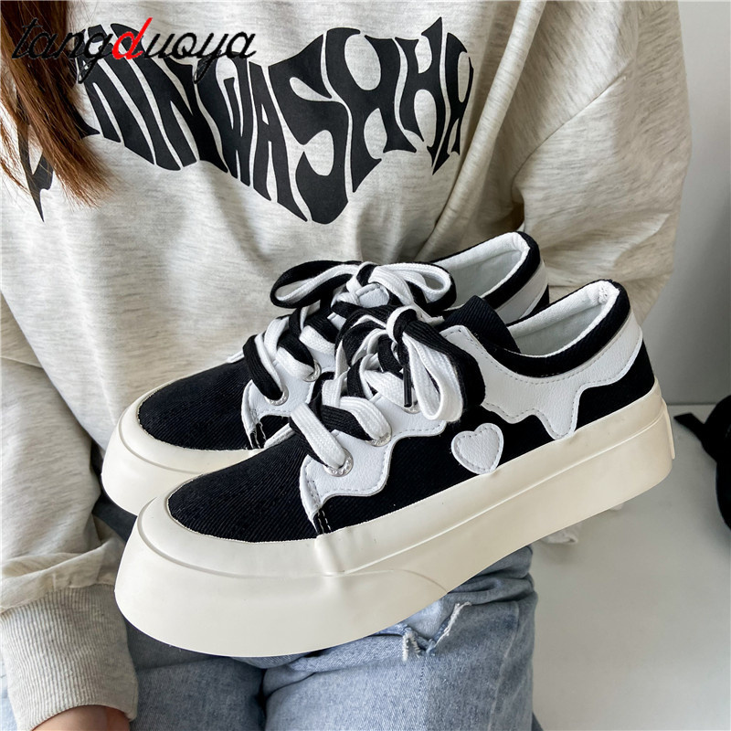 Sneakers Lolita Wanita Desainer Sepatu Putih Hati Perca Sneakers Hak Tebal Bersirkulasi Sepatu Platform Tinggi Kasual 220614, White
Sneakers Lolita Wanita Desainer Sepatu Putih Hati Perca Sneakers Hak Tebal Bersirkulasi Sepatu Platform Tinggi Kasual 220614, White