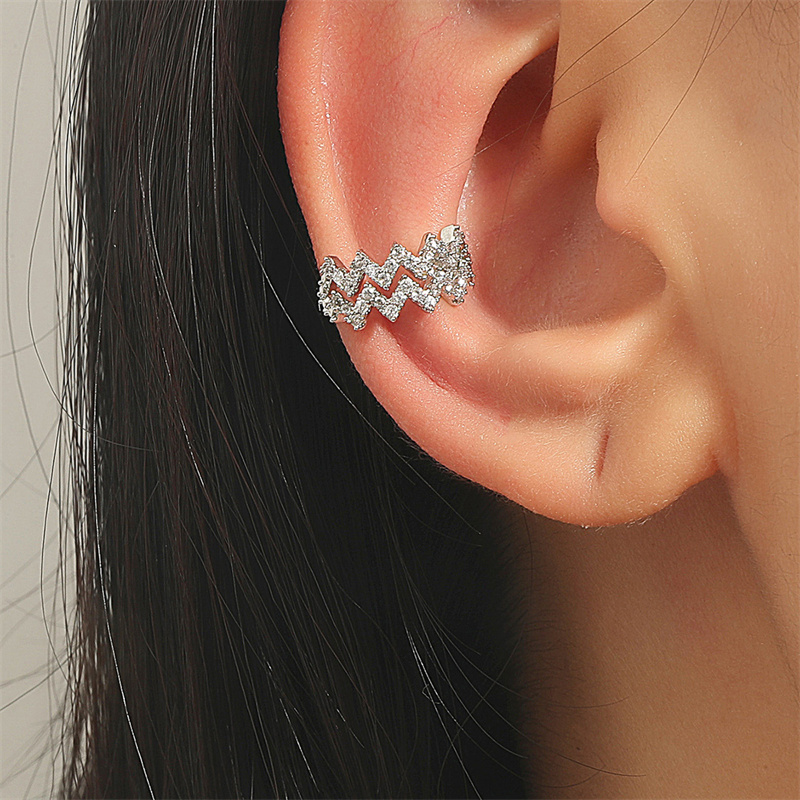 Hollow Out Wave Shape Earrings Clip On Back Women C-shaped Gear Lines Crystal Cuff Earring Female No Piercing Hole Copper Ear Clips Cuffs Ornaments Gold White K
Hollow Out Wave Shape Earrings Clip On Back Women C-shaped Gear Lines Crystal Cuff Earring Female No Piercing Hole Copper Ear Clips Cuffs Ornaments Gold White K
