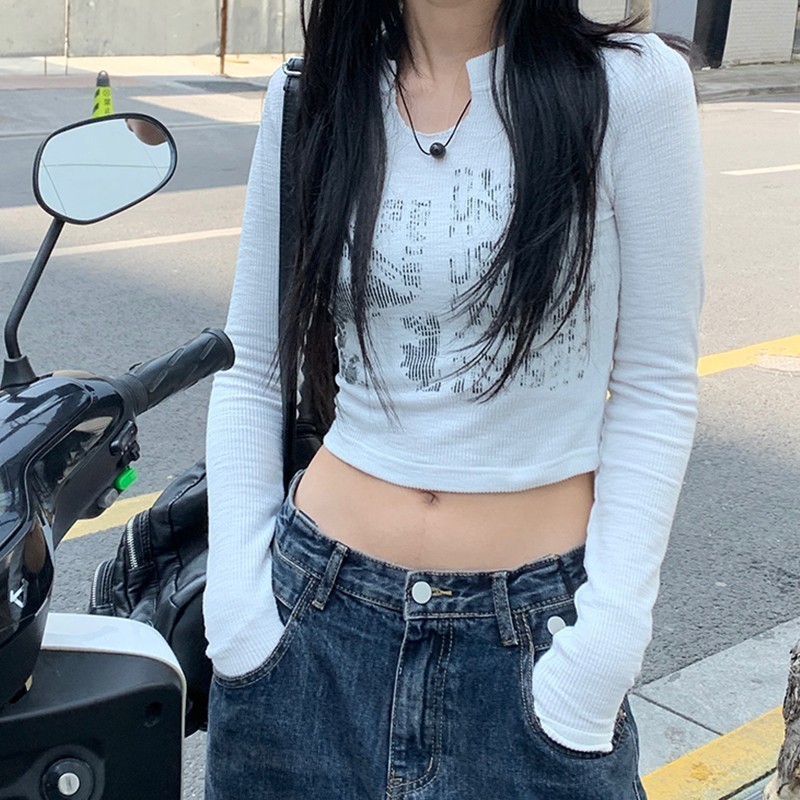 Tonngirls Retro Graffiti Print Elastic T Shirt Women Sexy Slim Crop Top Ribbed Long Sleeve V-neck Tops Grunge Clothes Japanese 220328