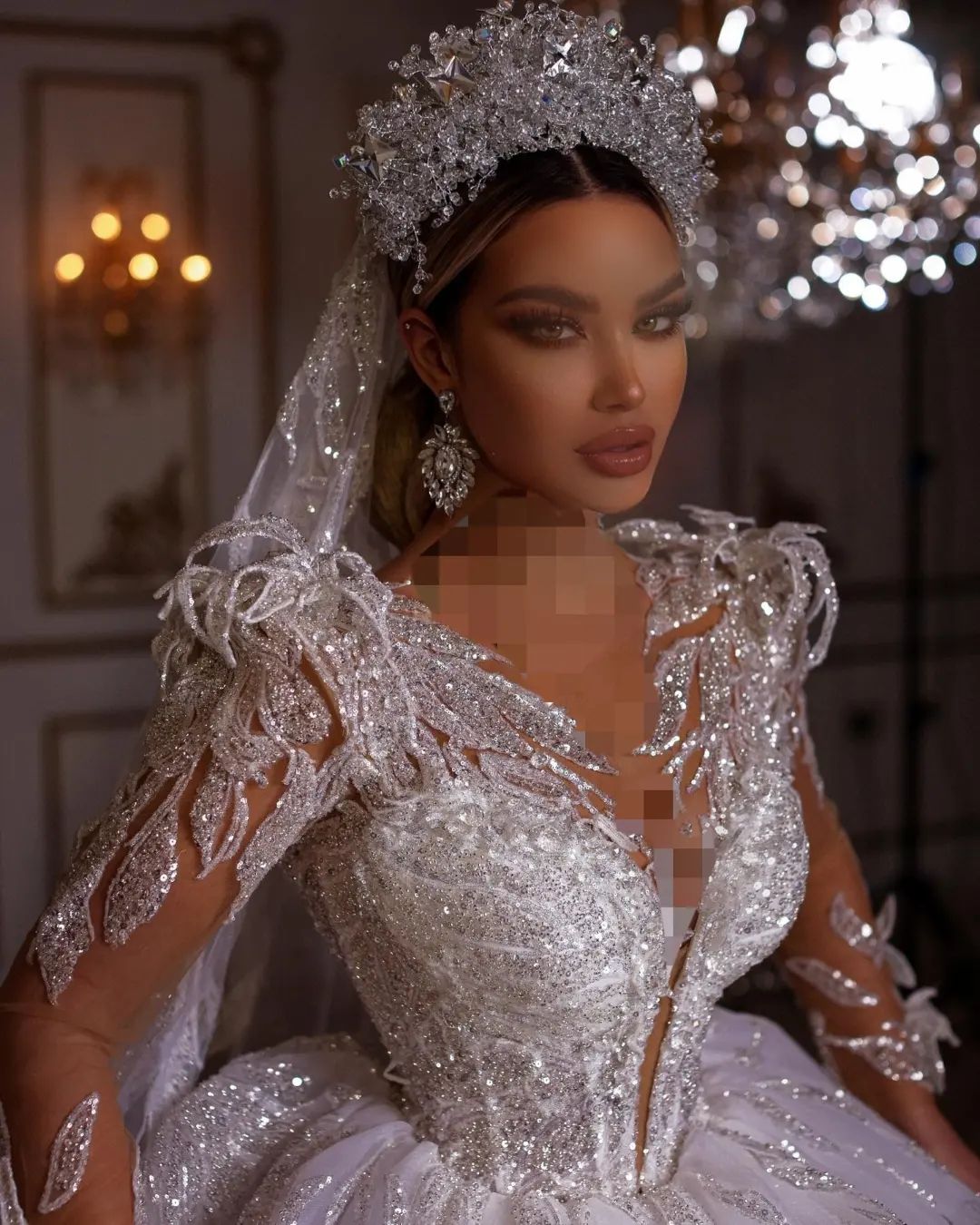 Luxury Dubai Wedding Dresses Ball Gown Sheer V Neck Beaded Floral Appliqued Lace Bridal Gown Gorgeous Vintage Robe de