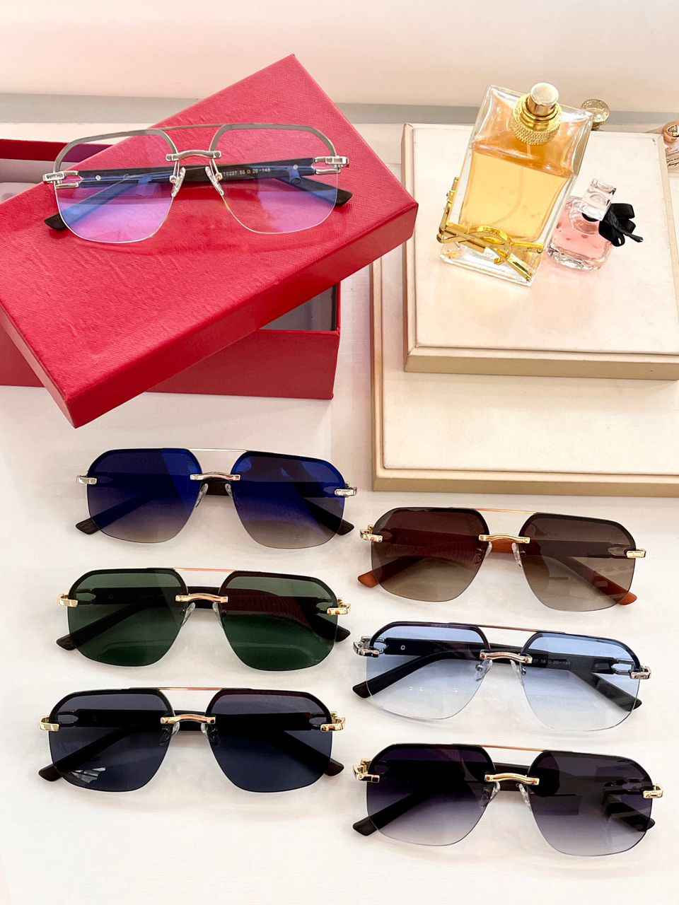 Men Sunglasses For Women Latest Selling Fashion Sun Glasses Mens Sunglass Gafas De Sol Top Quality Glass UV400 Lens With Random Matching Box 0227
Men Sunglasses For Women Latest Selling Fashion Sun Glasses Mens Sunglass Gafas De Sol Top Quality Glass UV400 Lens With Random Matching Box 0227