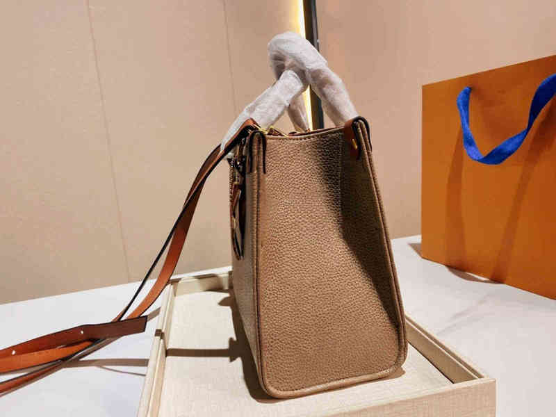 Bags Tote Women Handbag Mommy Shoulder Leather Crossbody Messenger Classic Embellishment High Capacity Fashion Designer Wallet 1110
Bags Tote Women Handbag Mommy Shoulder Leather Crossbody Messenger Classic Embellishment High Capacity Fashion Designer Wallet 1110