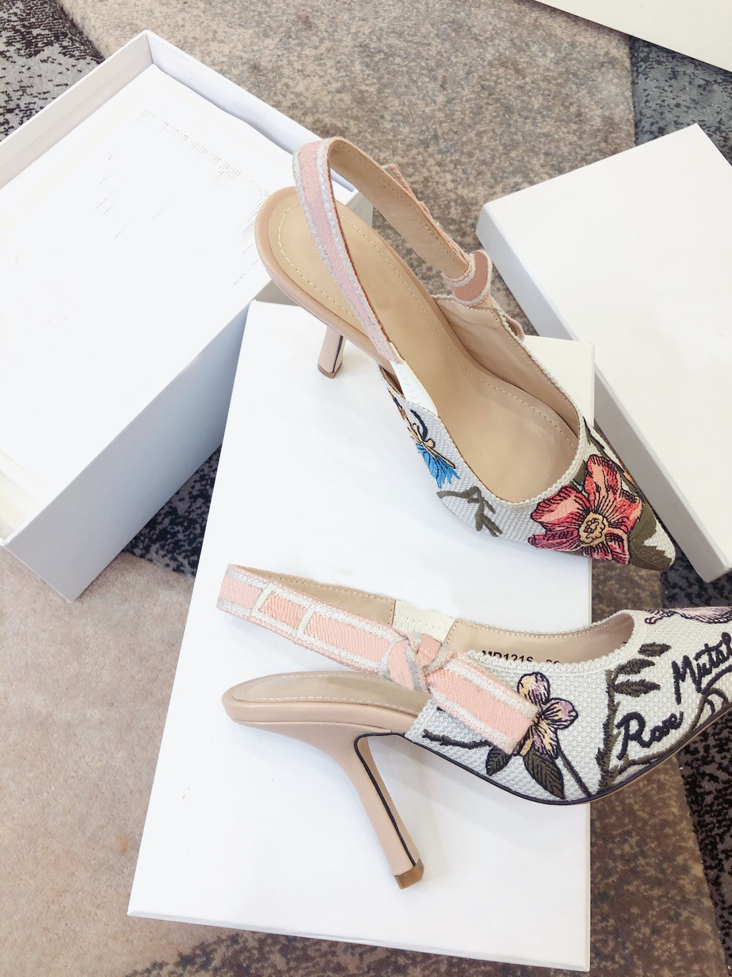 Pointed Toe Pumps Sandals Women High heel Mules Leather Designer Luxury Summer Classic Fine Shoes Mizza Sexy Letter Lady Webbing Pointed Outdoor Shoes, Box
Pointed Toe Pumps Sandals Women High heel Mules Leather Designer Luxury Summer Classic Fine Shoes Mizza Sexy Letter Lady Webbing Pointed Outdoor Shoes, Box