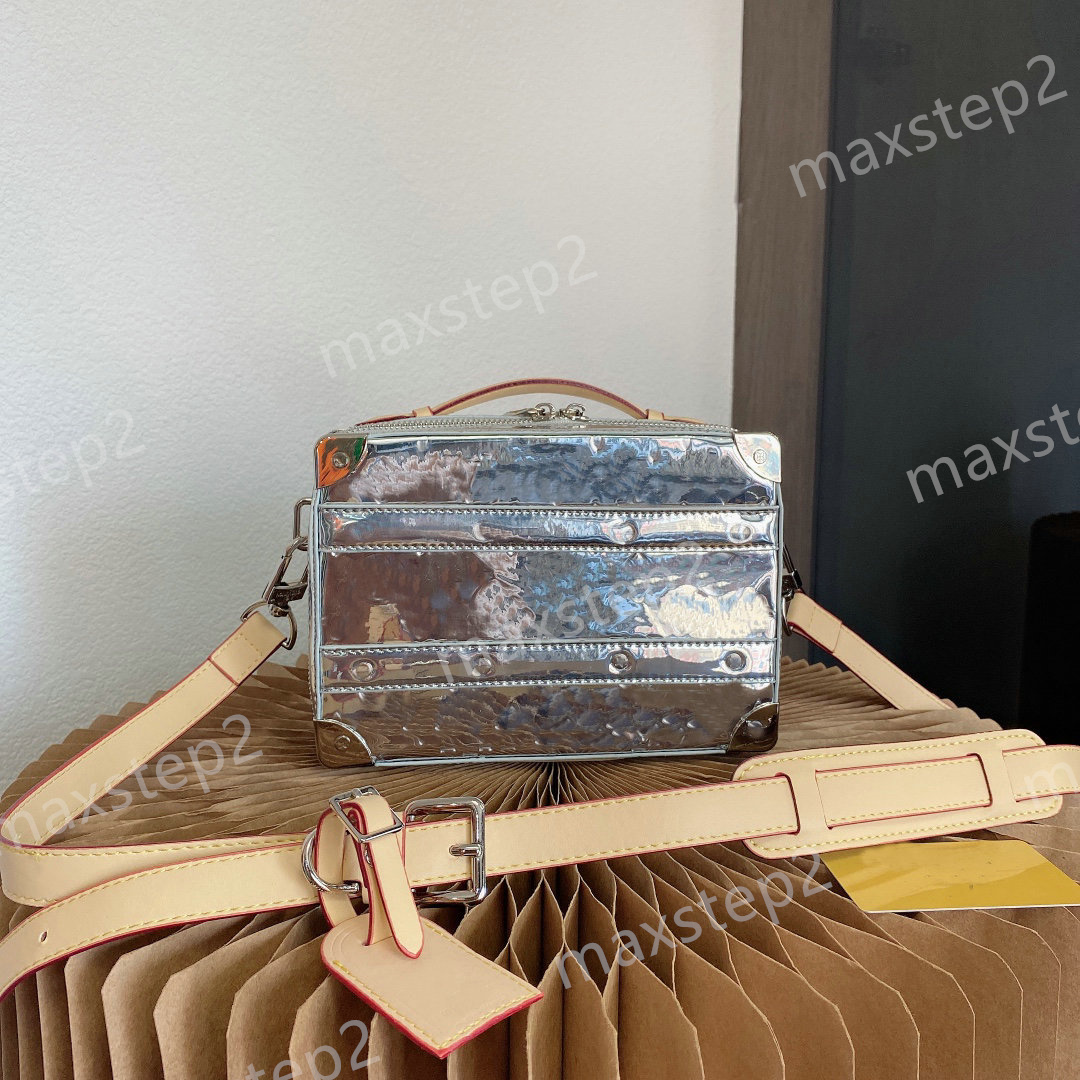 HANDLE TRUNK Cross Body Bag Silver Monograms Mirror PVC Silver Men Waist Bags Satchel Camera Luxurys designers Bags M45885
HANDLE TRUNK Cross Body Bag Silver Monograms Mirror PVC Silver Men Waist Bags Satchel Camera Luxurys designers Bags M45885