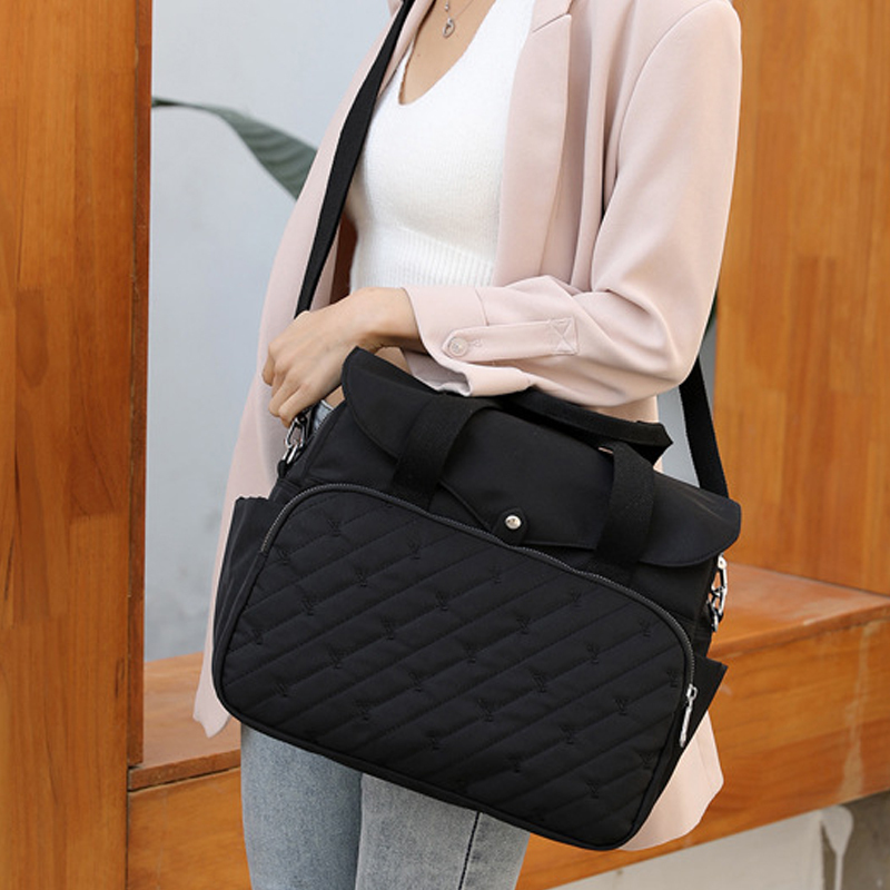 Fashionable Dwaterproof waterproof one-shoulder portable baby diaper bag storage bag suitable for born mothers, baby maternit 220514