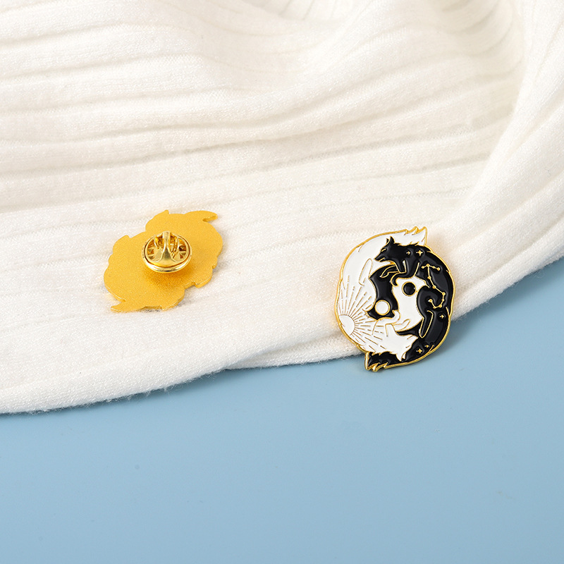 Black White Animal Surround Brooch Alloy Fish Cat Wolf Fox Dragon Bag Hat Badges Unisex Couples Heart Moon Star Sweater Clothes Lapel Pins Corsage Accessories
Black White Animal Surround Brooch Alloy Fish Cat Wolf Fox Dragon Bag Hat Badges Unisex Couples Heart Moon Star Sweater Clothes Lapel Pins Corsage Accessories