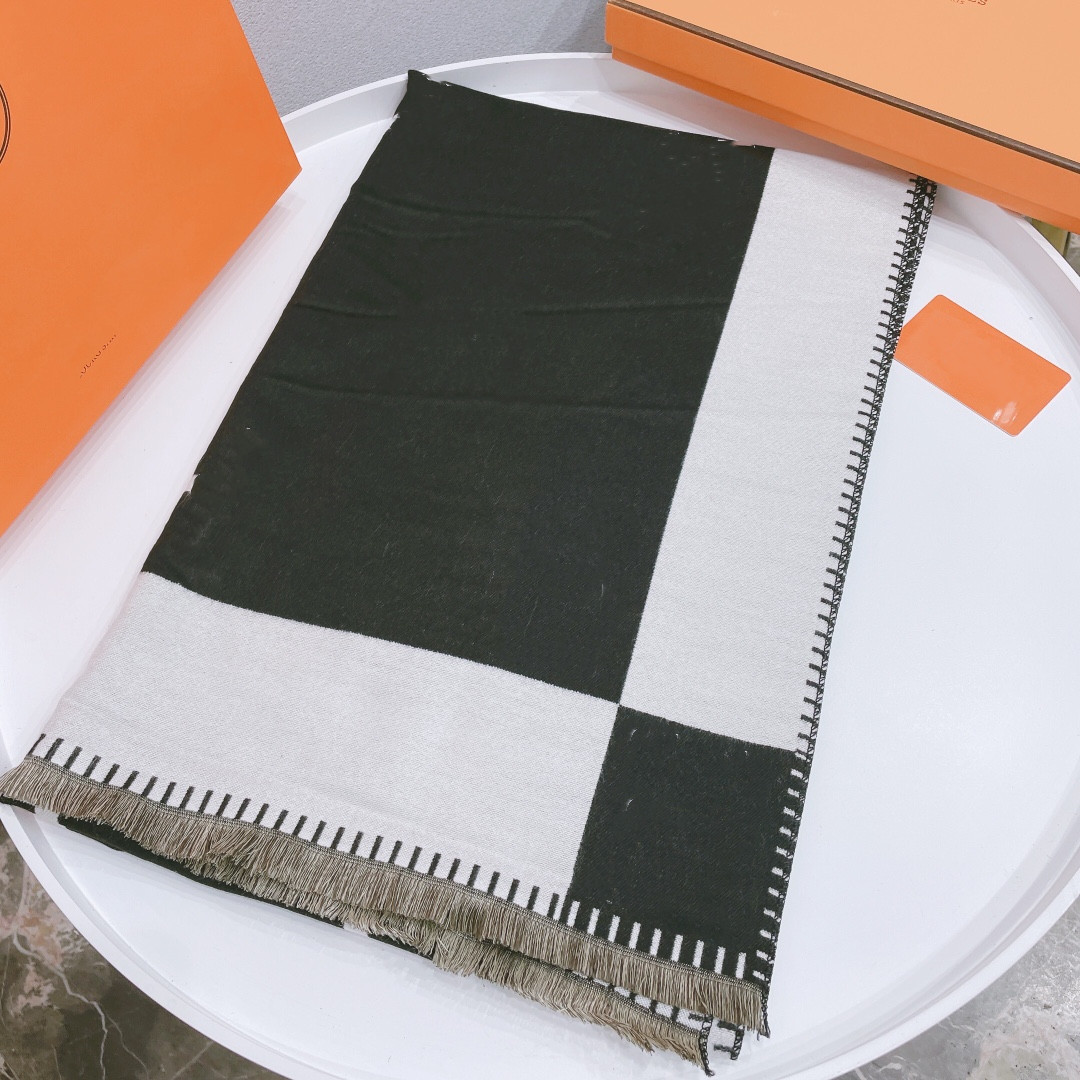 180X70 Stylish Women Cashmere Scarf Full Letter Printed HH Scarves Soft Touch Warm Wraps With Tags Autumn Winter Long Shawls Christmas gift
180X70 Stylish Women Cashmere Scarf Full Letter Printed HH Scarves Soft Touch Warm Wraps With Tags Autumn Winter Long Shawls Christmas gift