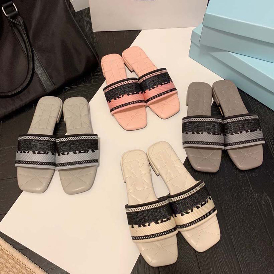 2022 Summer new style Slipper Sandals Slides triangular logo embroidered letter sponge one word with open-toe sandal, Make a difference
2022 Summer new style Slipper Sandals Slides triangular logo embroidered letter sponge one word with open-toe sandal, Make a difference