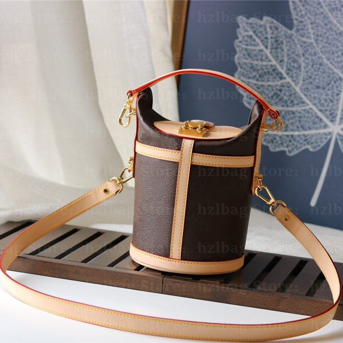 Designer Duffle Bag SS 18 it bags stylish Crossbody Shoulder Bags Monograms coated canvas S-lock designer handbags Nicolas Ghesquiere Designers, Color 01
Designer Duffle Bag SS 18 it bags stylish Crossbody Shoulder Bags Monograms coated canvas S-lock designer handbags Nicolas Ghesquiere Designers, Color 01